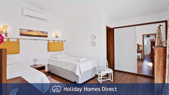 Villa Anderwood two single beds In Portugal