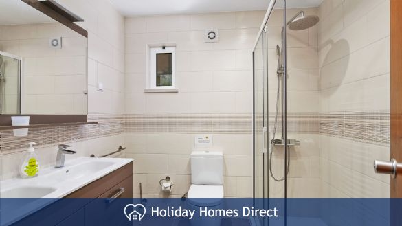 Villa Anderwood toilet and sink