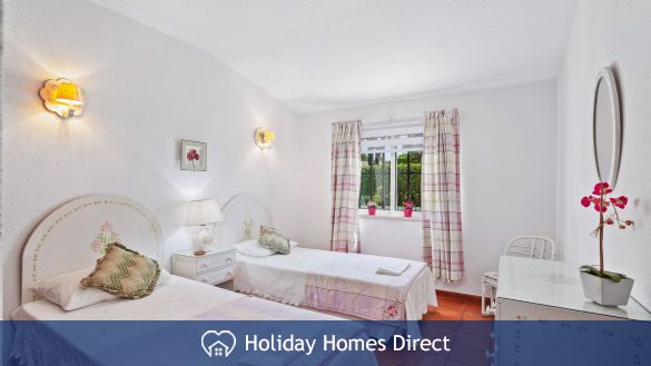 Villa Anderwood two single beds in Portugal