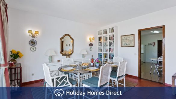 Villa Anderwood indoor dining area
