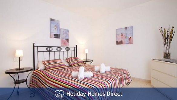 Villa Acentejo bedroom and towels in Lanzarote