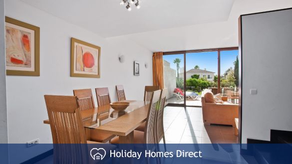 Dining room area in Casa Kerr on the Algarve