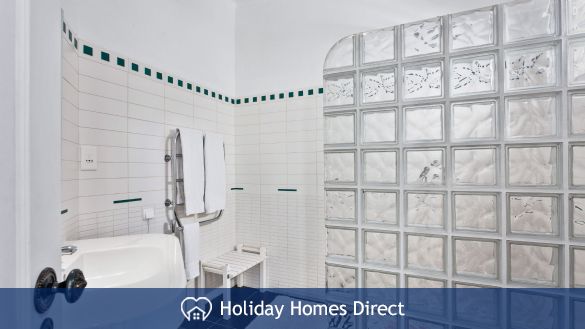 Villa Martin spare bathroom and shower Vilamoura