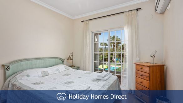 Villa Flora double bed bedroom on the Algarve 