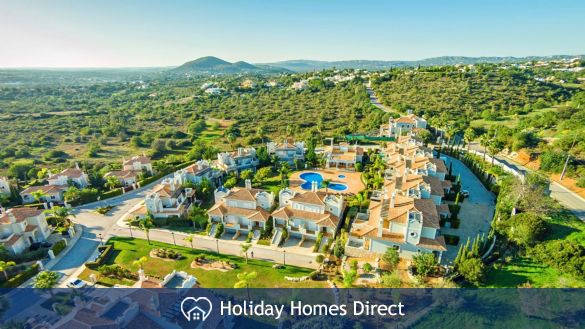 3 Bedroom Townhouse With Pool - Crest Almancil. Luxury townhouses near Quinta Do Lago