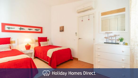 2 beds room