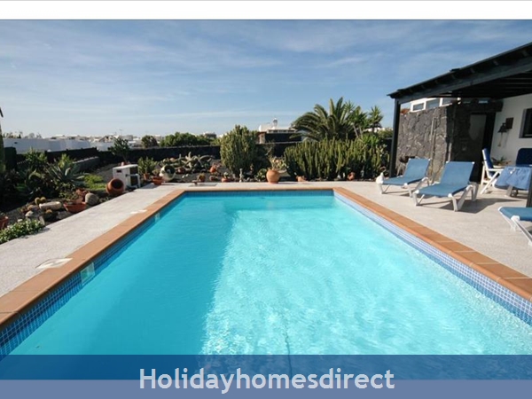 Villa Leona private swimming pool in Lanzarote